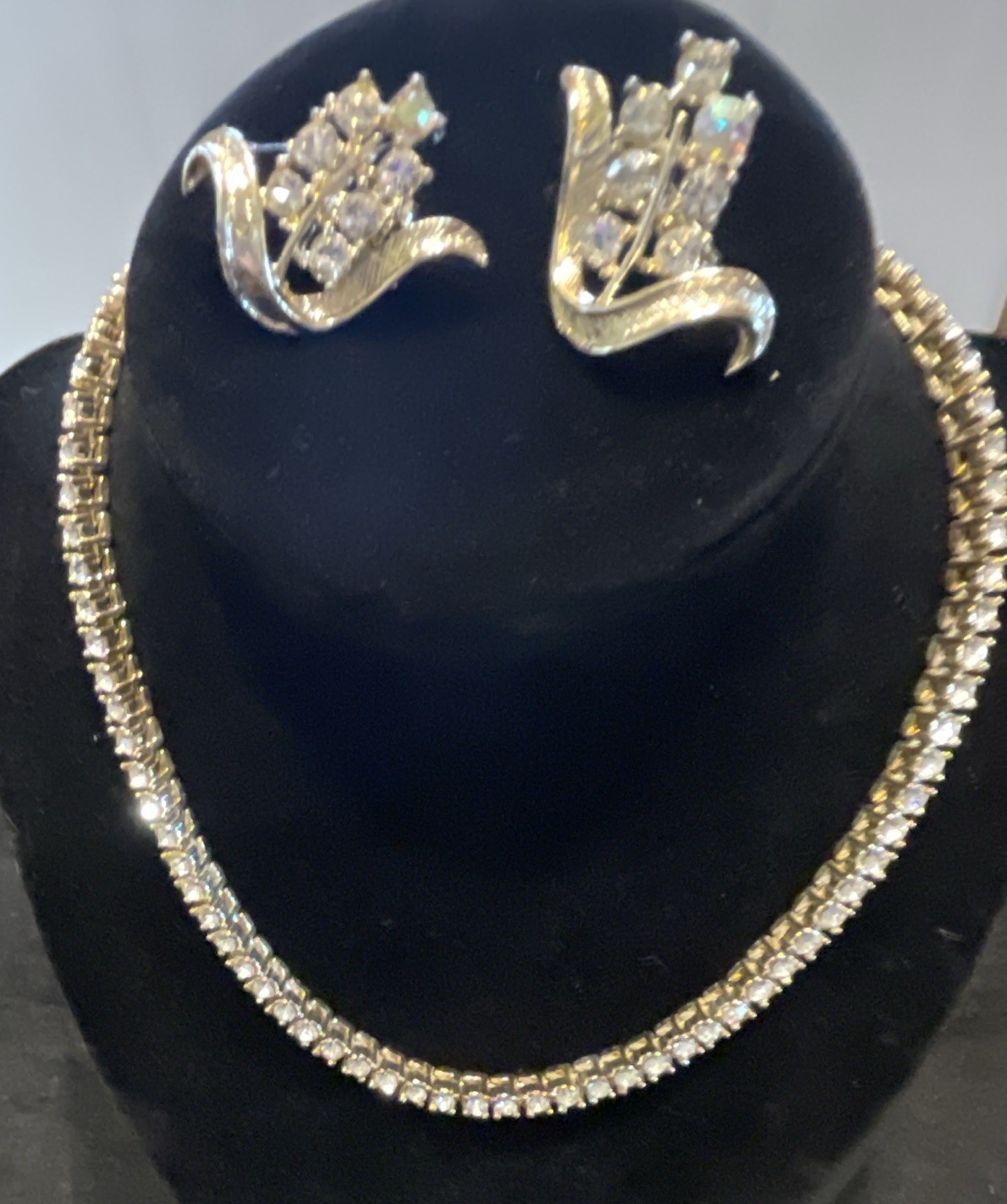 Gold Tone Round Clear Rhinestone Necklace & Vintage Clip On Earrings 15”