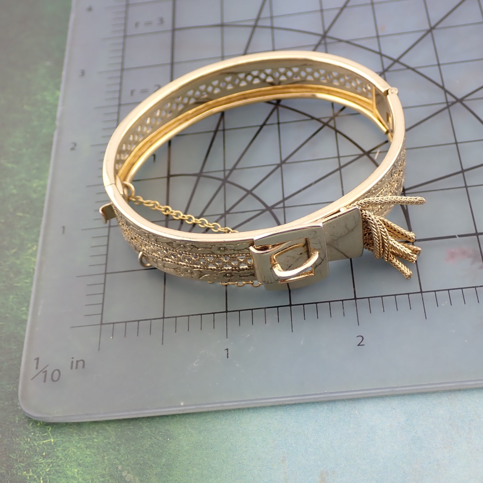 Whiting Davis Foxtail Chain Fringe Gold Tone Hinged Buckle 6.75″ Bracelet Safety