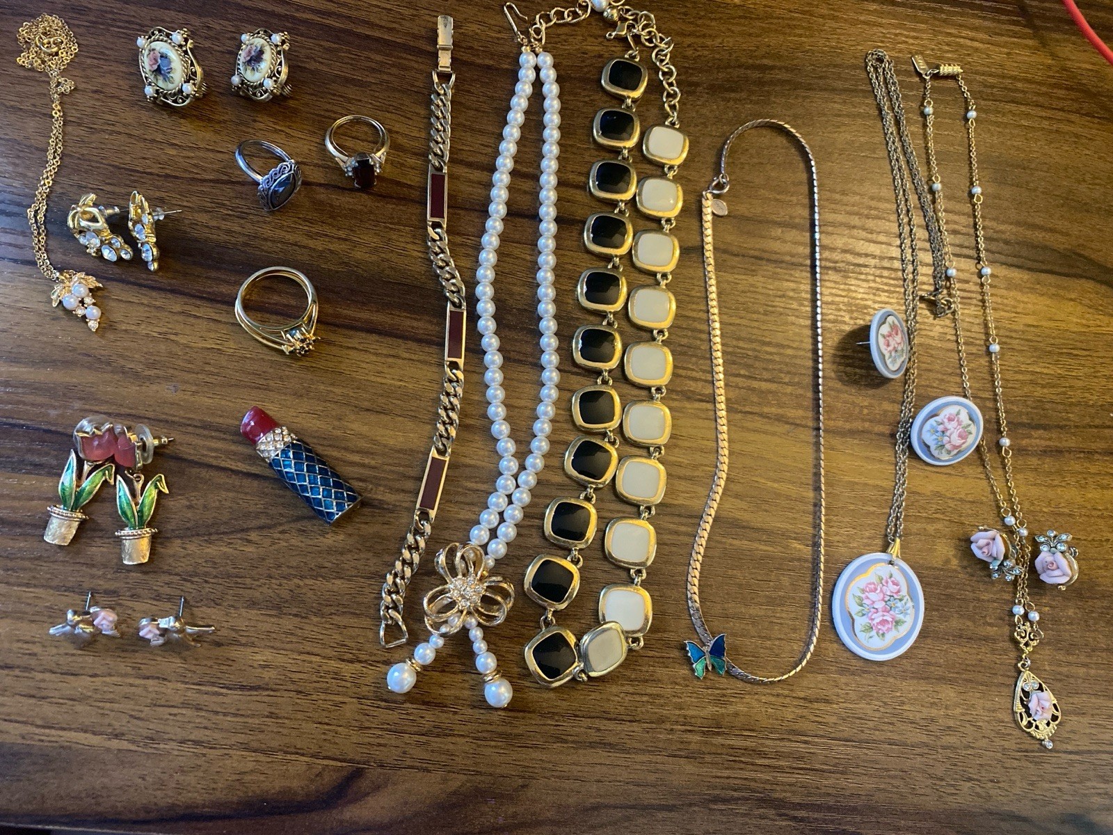 Avon 13 Pieces And 1928 3 Pieces 1 Unknown 17 Pieces Total