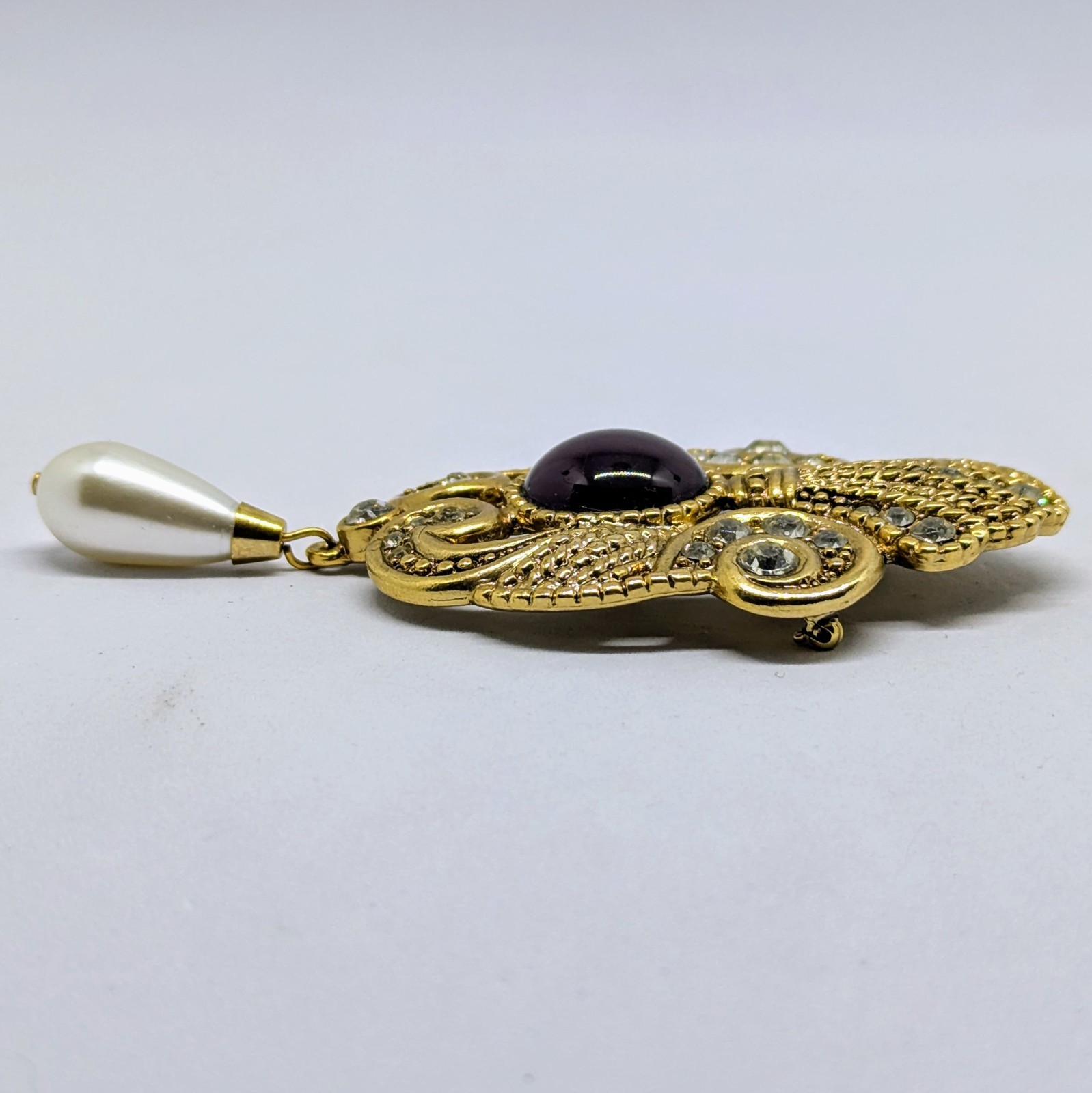 JEFF LIEB Vintage Brooch Pin Glass Rhinestones Cabochon Faux Pearl Purple