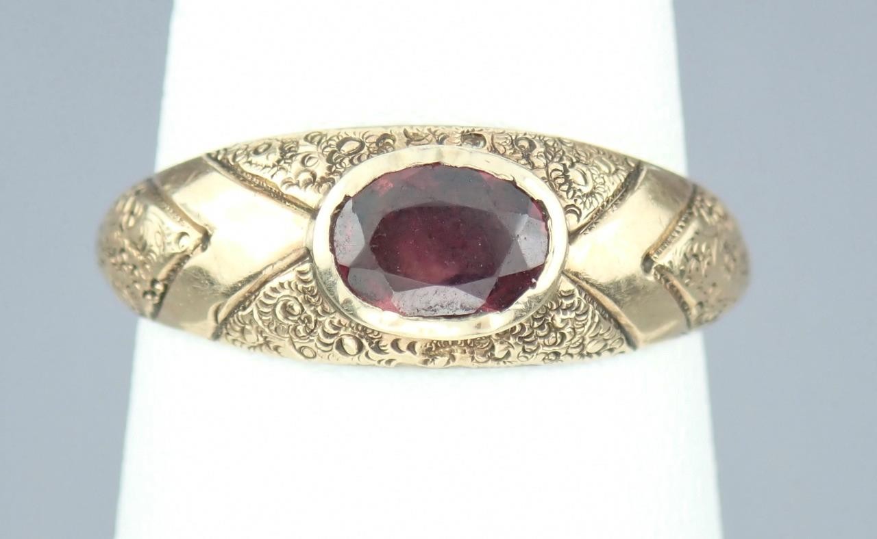 Pretty Antique Victorian Solid 9K Gold Garnet Floral Scroll Band Ring Size 5.25