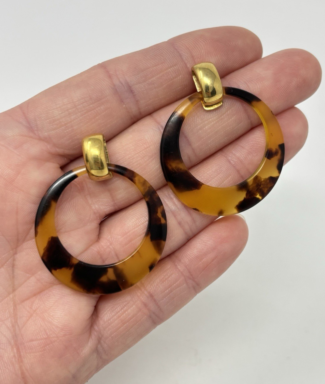 Vintage Chic NAPIER Tortoise Acrylic Resin Dangle Hoop Door Knocker Earrings