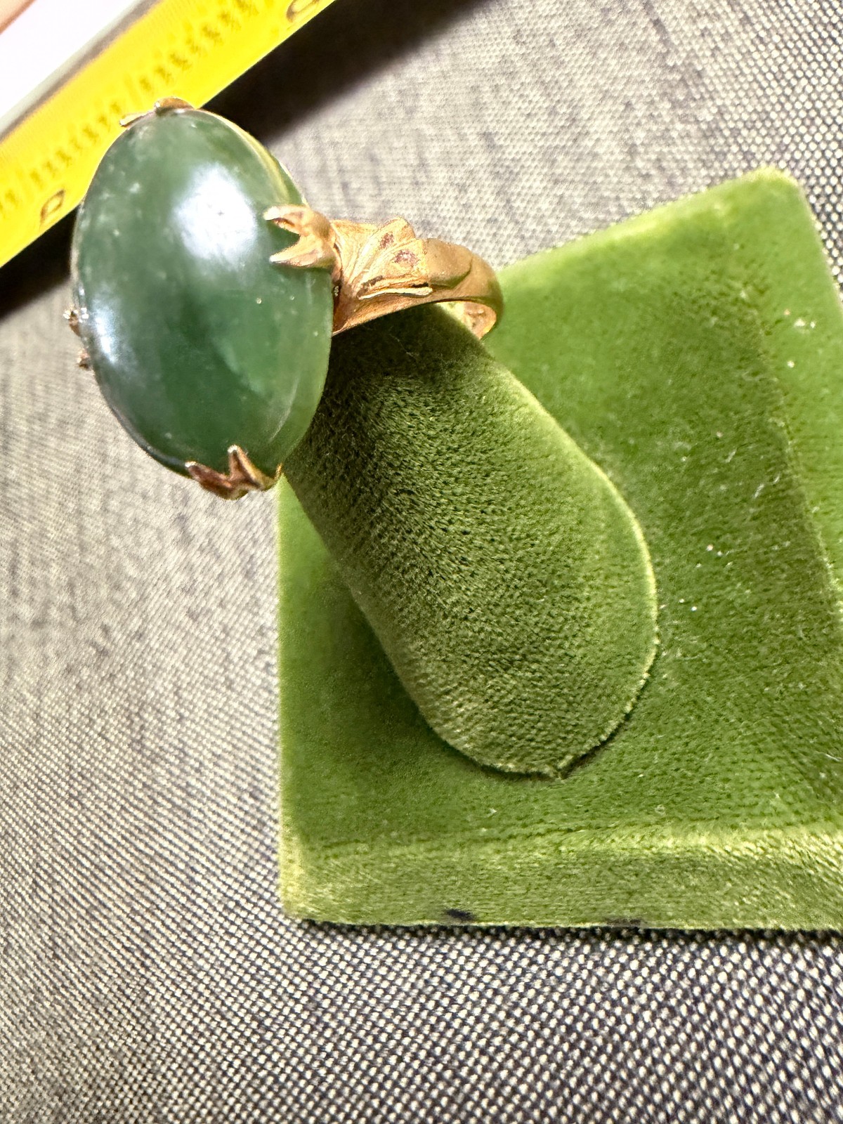 Vintage SOLID 14KT Gold Stamped Jade Ring Size 7.25 4.5g New Old Stock!
