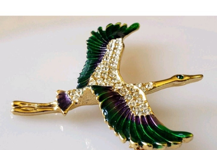 Vtg Giovanni Signed Stork Bird in Flight Gold Plated Enamel Clear Crystal Brooch