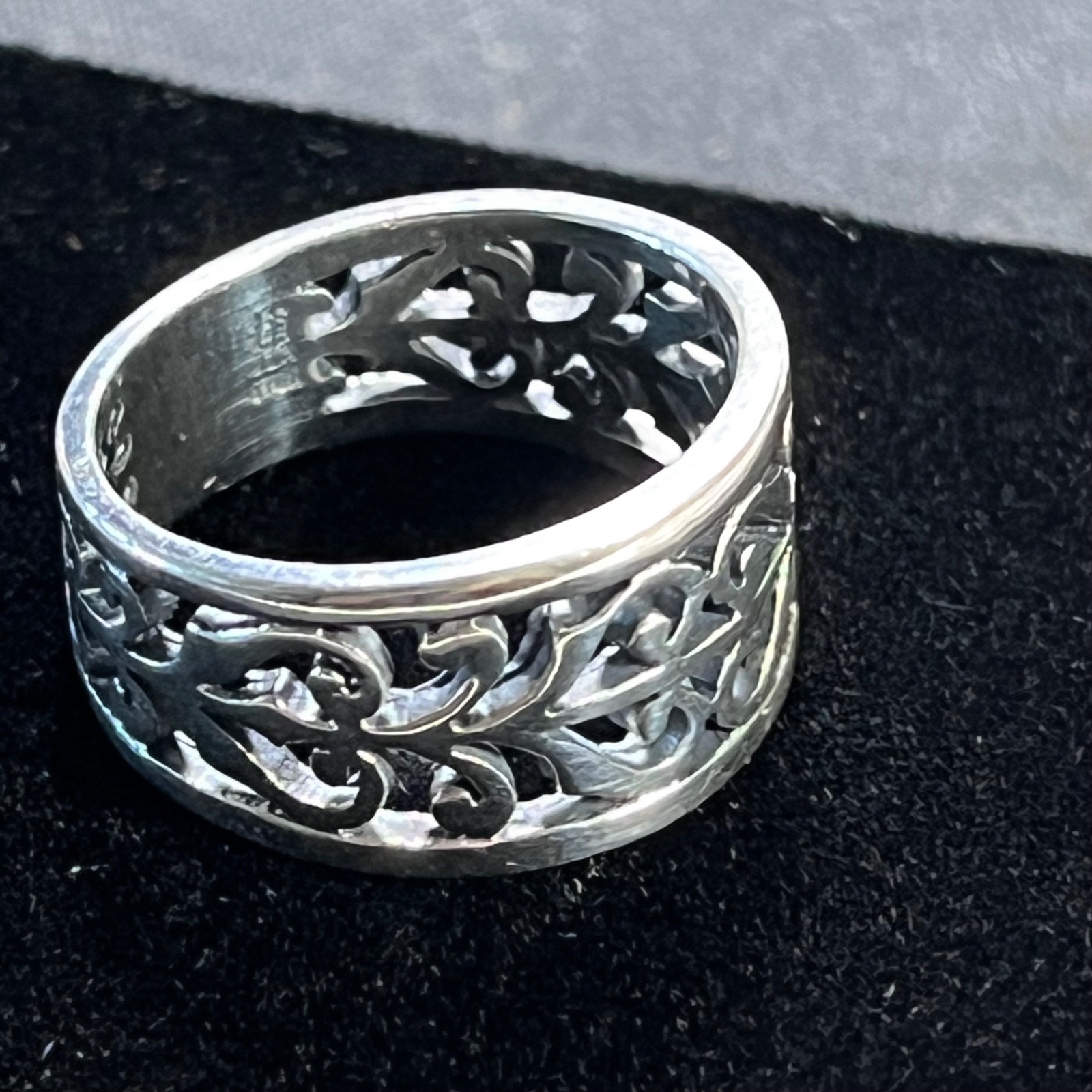 James Avery signed Retired Open heart adorned filigree scroll ring