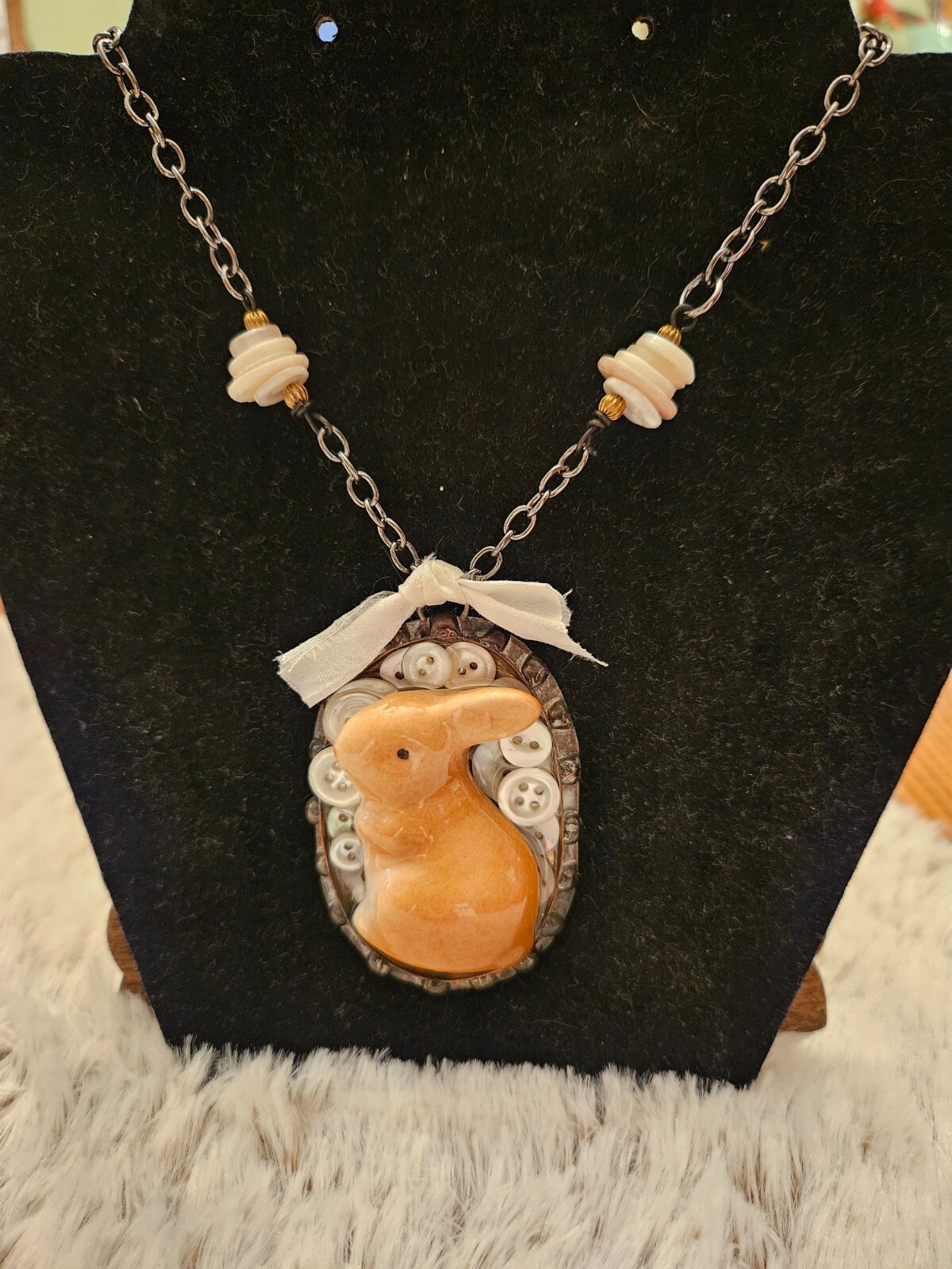 Charming Cherub vintage bunny necklace. NWOT. brasstone. Large bunny