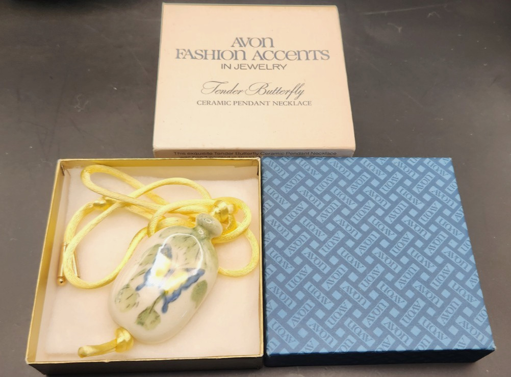 Avon Tender Butterfly Hand Painted Ceramic Pendant Silk-Like Necklace – VTG 1979