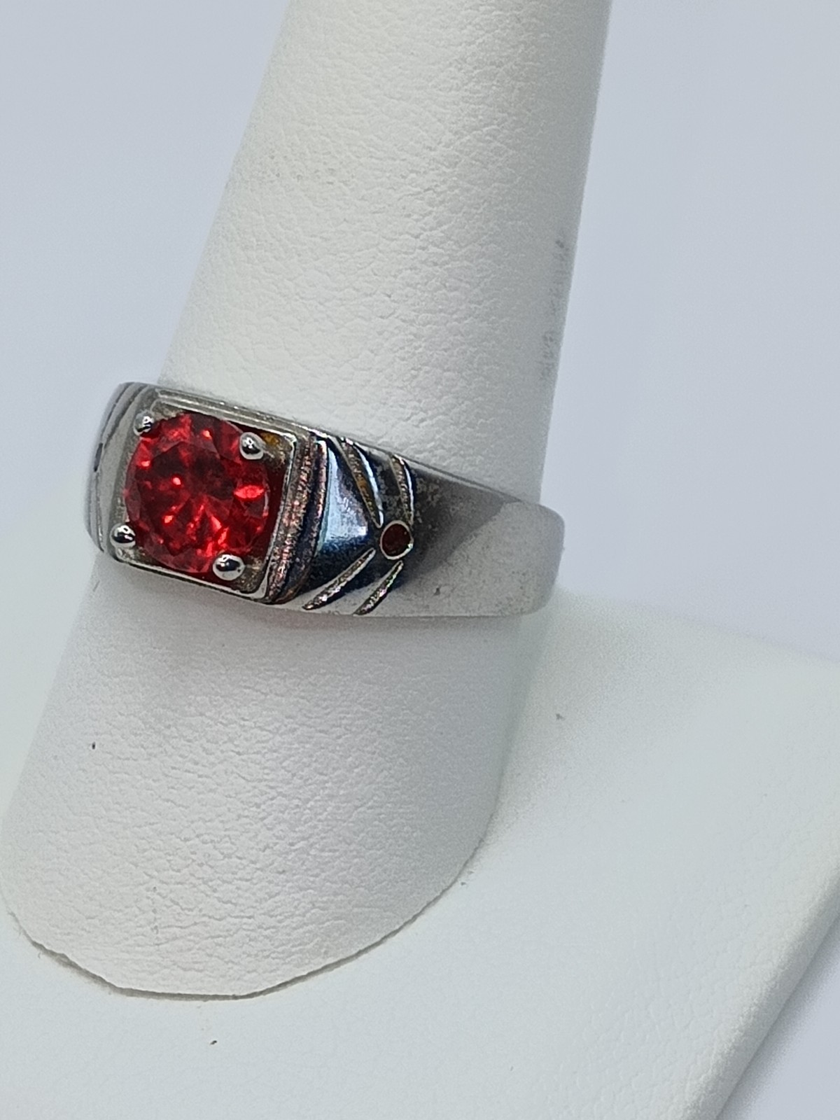 Vintage sterling silver 925 signet-style ring with a deep red gemstone Size 10