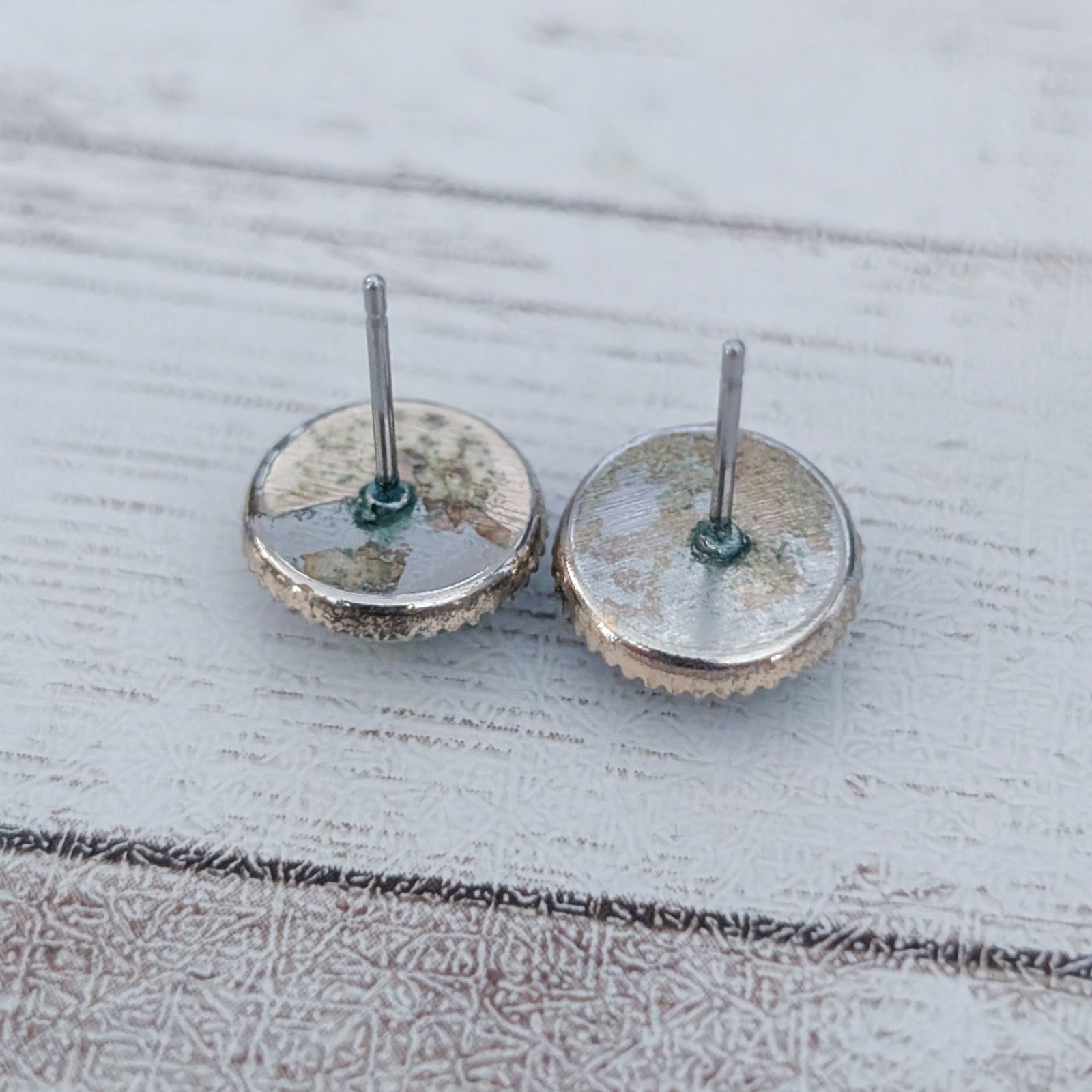 Vintage Stud Earrings Small & Unusual Dichroic Glass? – Tarnished