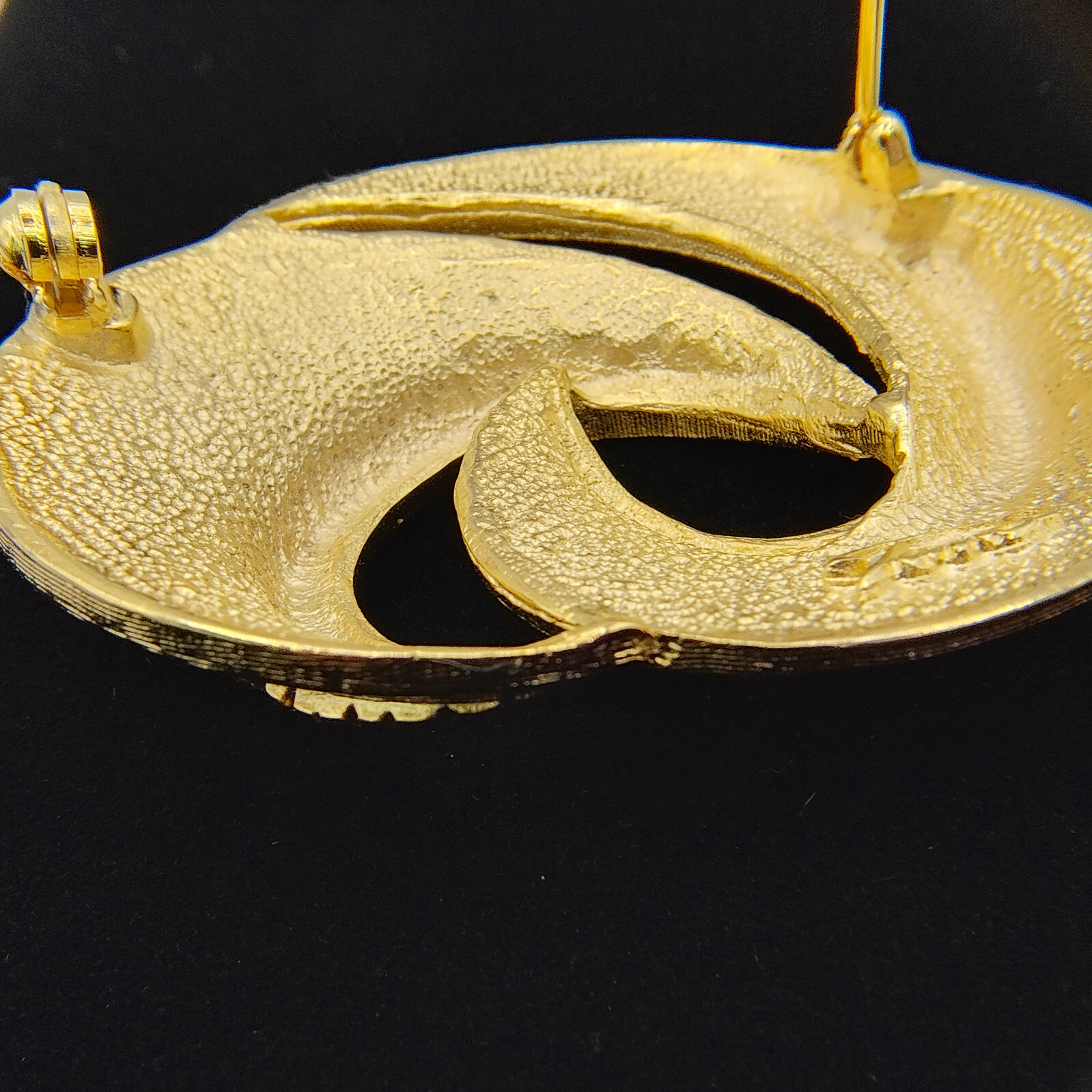 VTG Tona Gold Tone Brooch Pin Swirl Drip Multiple Textures Modernist Signed