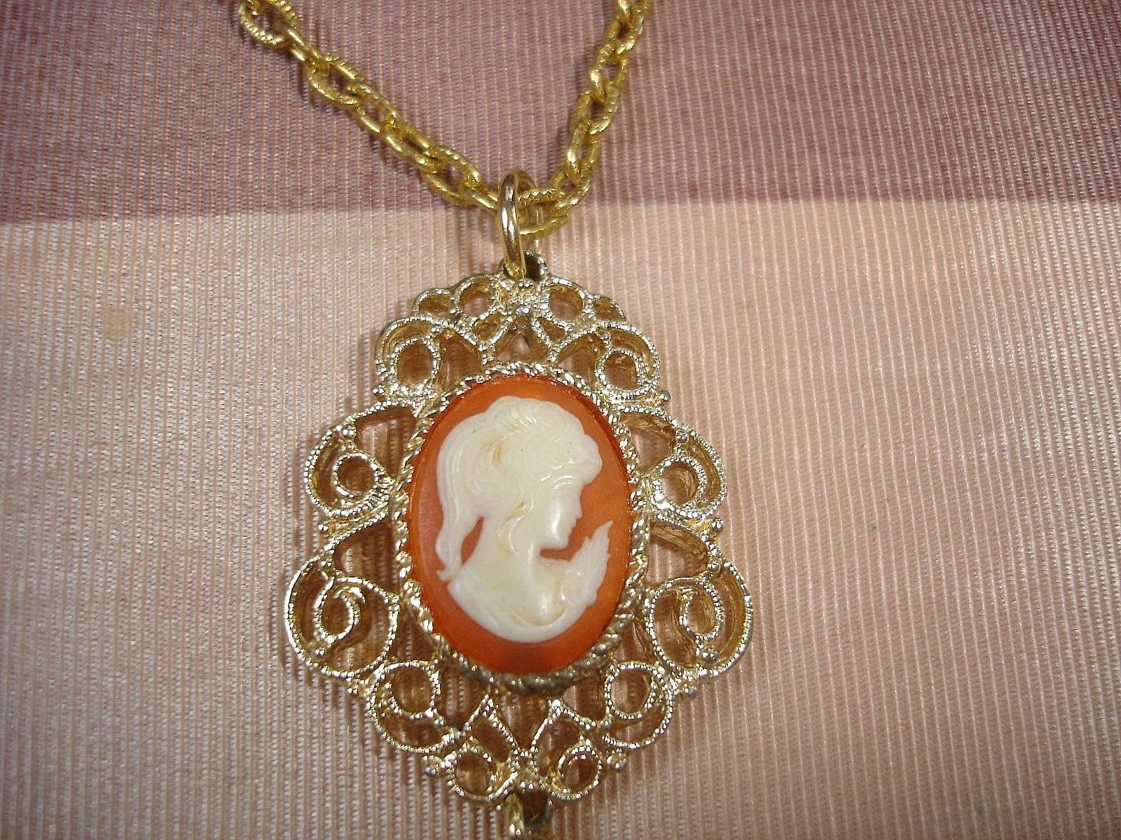 Vintage Sarah Coventry Coral CAMEO Dangling Pearl Pendant Gold Tone Necklace