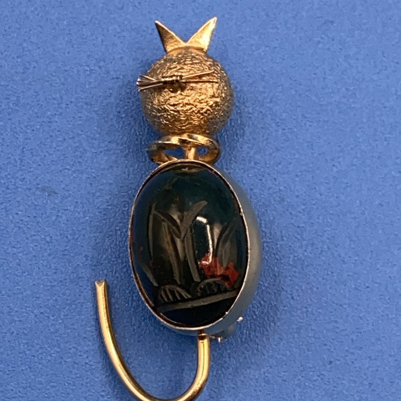ADMARK signed CAT PIN Brooch vintage Gold Filled semi-precious carved bloodstone