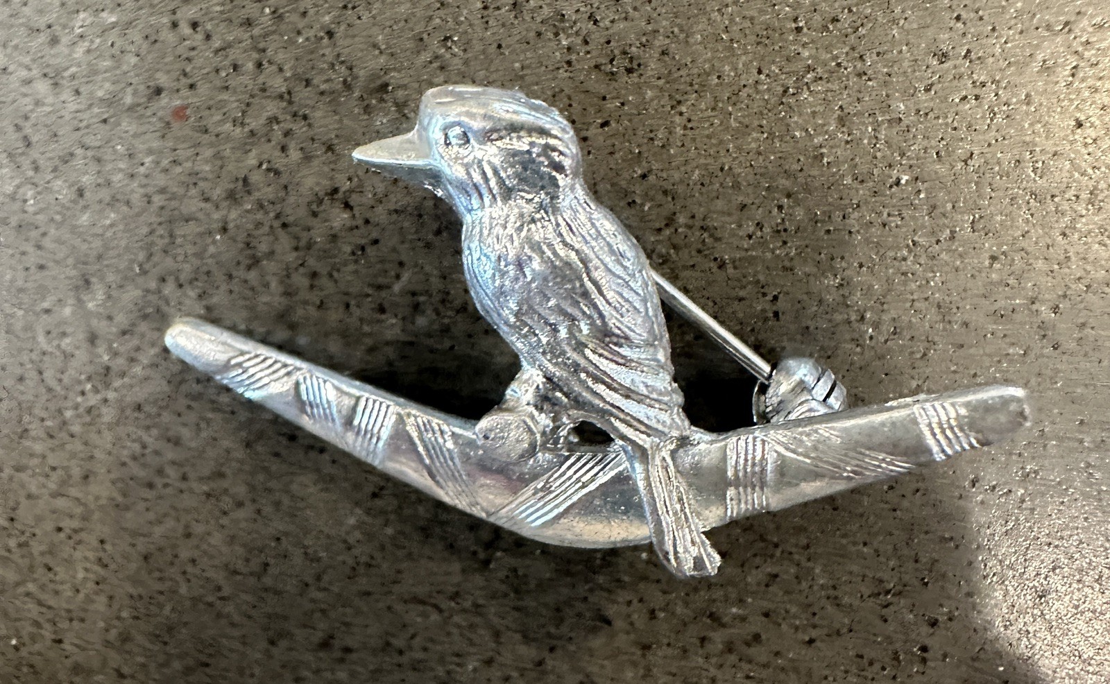 Vintage Kookaburra Sitting On A Boomerang Silver Tone 1.5″ Brooch Pin Australia