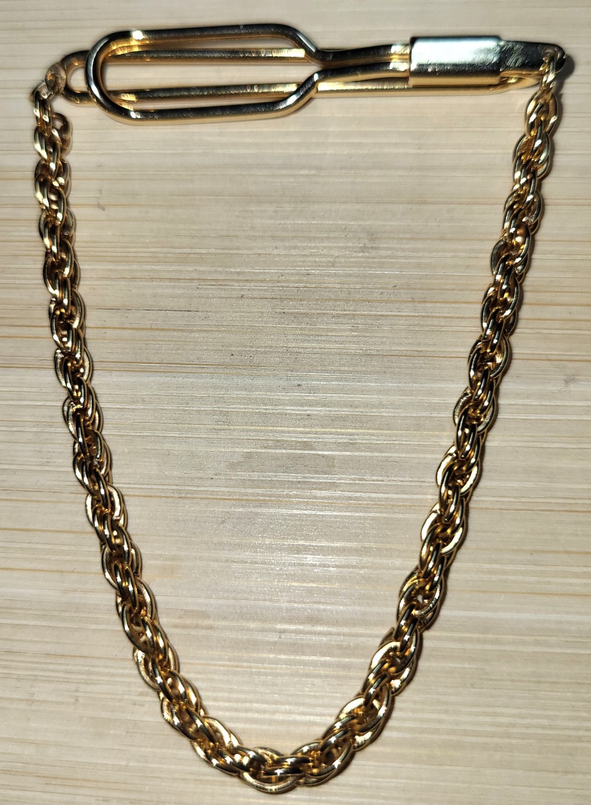 Vintage Goldtone Tie Clasp Rope Chain 2″ Wide Very Good Condition