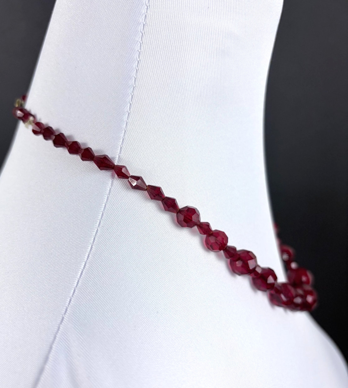 Vintage Faceted Bright Red & Clear Glass Graduated Bead Necklace 18″