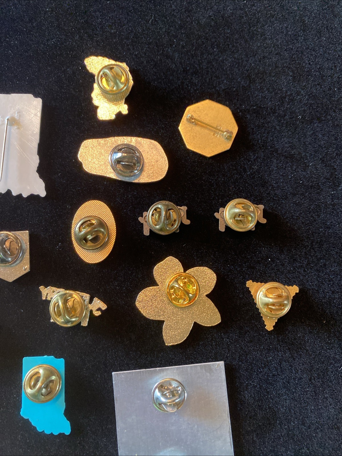Lot Of 22 Vintage Random Lapel Pins Brooch Indiana Pow*Mia Horse Cow Flower