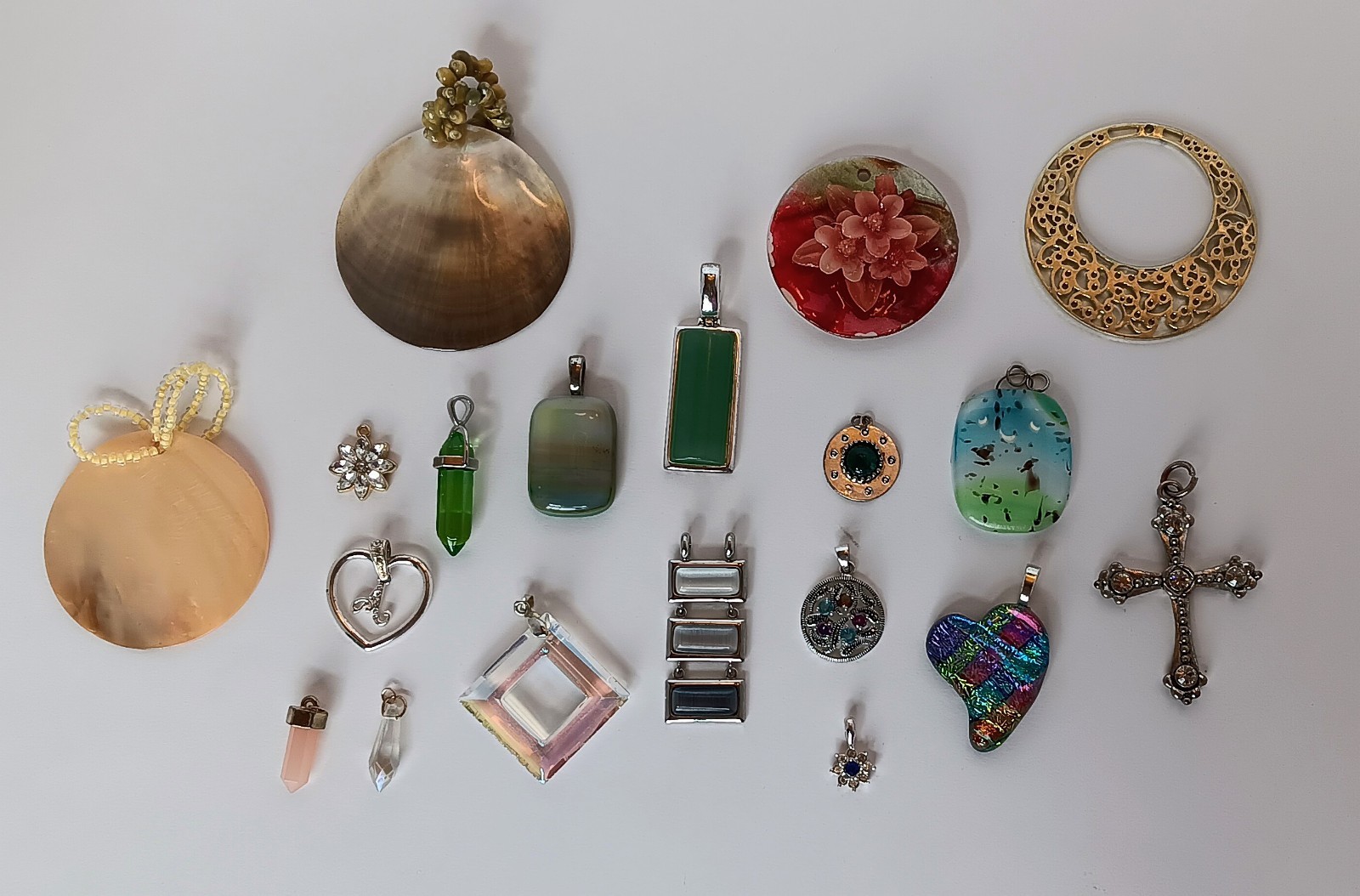 LOT OF 19 VINTAGE TO NOW PENDANTS VARIOUS SIZES HAND MADE GLASS CRYSTAL METALS