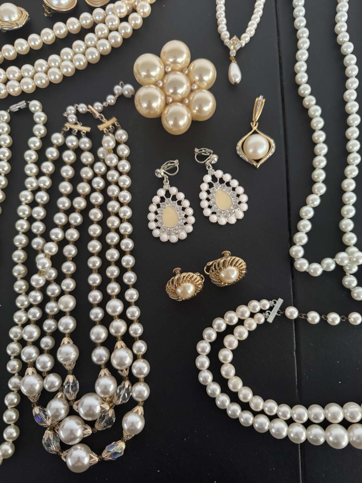 Huge-estate-jewelry-Lot-Faux Pearl- Costume Jewelry Lot B 32 Pieces