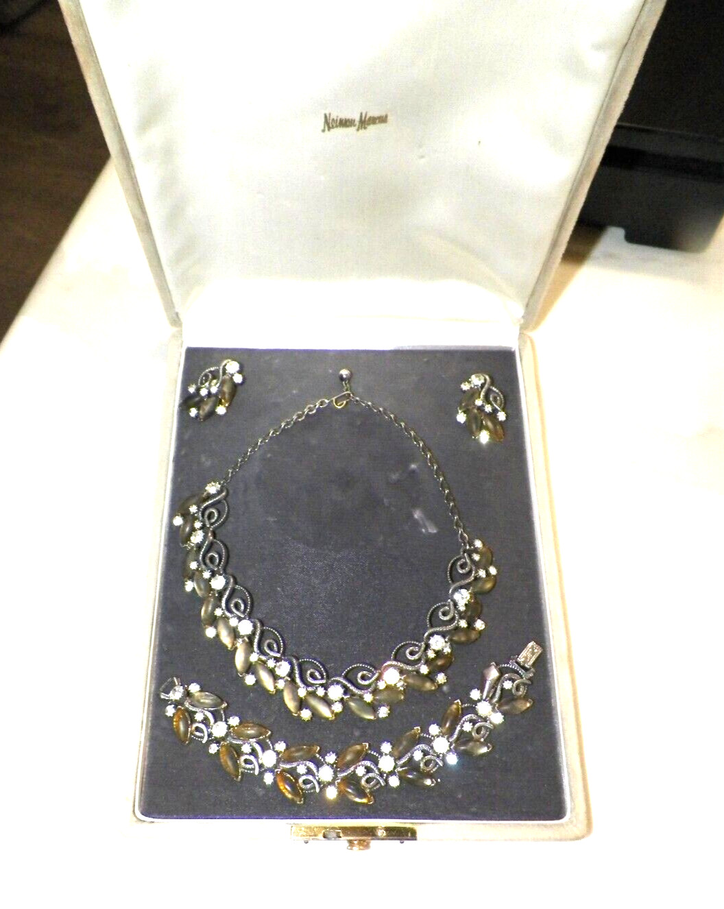 VINTAGE FLORENZA THREE PIECE NECKLACE, BRACELET & CLIP ON EARRINGS