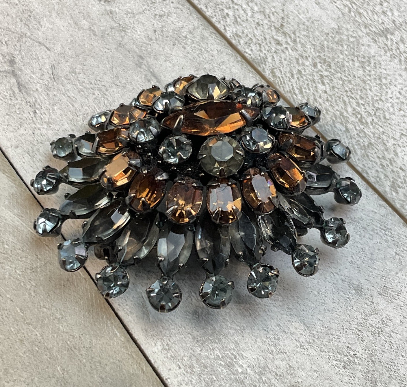 Schreiner Vintage Layered Smokey Gray Topaz Rhinestone Dome Brooch Pin READ