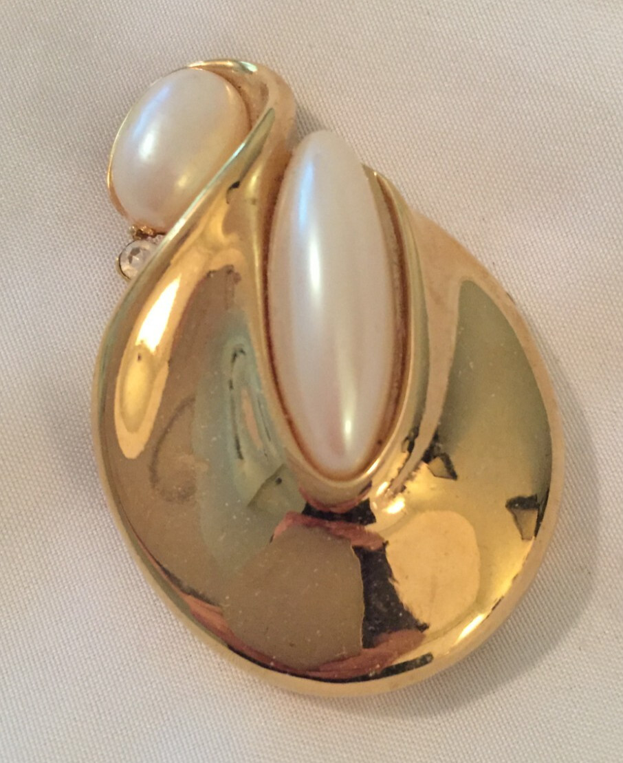 Givenchy Faux Pearl Gold Tone Oval Brooch w/Rhinestone Vintage Authentic