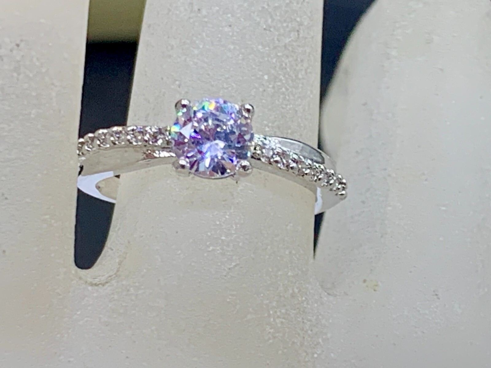 SILVER PLATED DIAMANTE SOLITAIRE ENGAGEMENT INFINITY RING SIZE 7.5