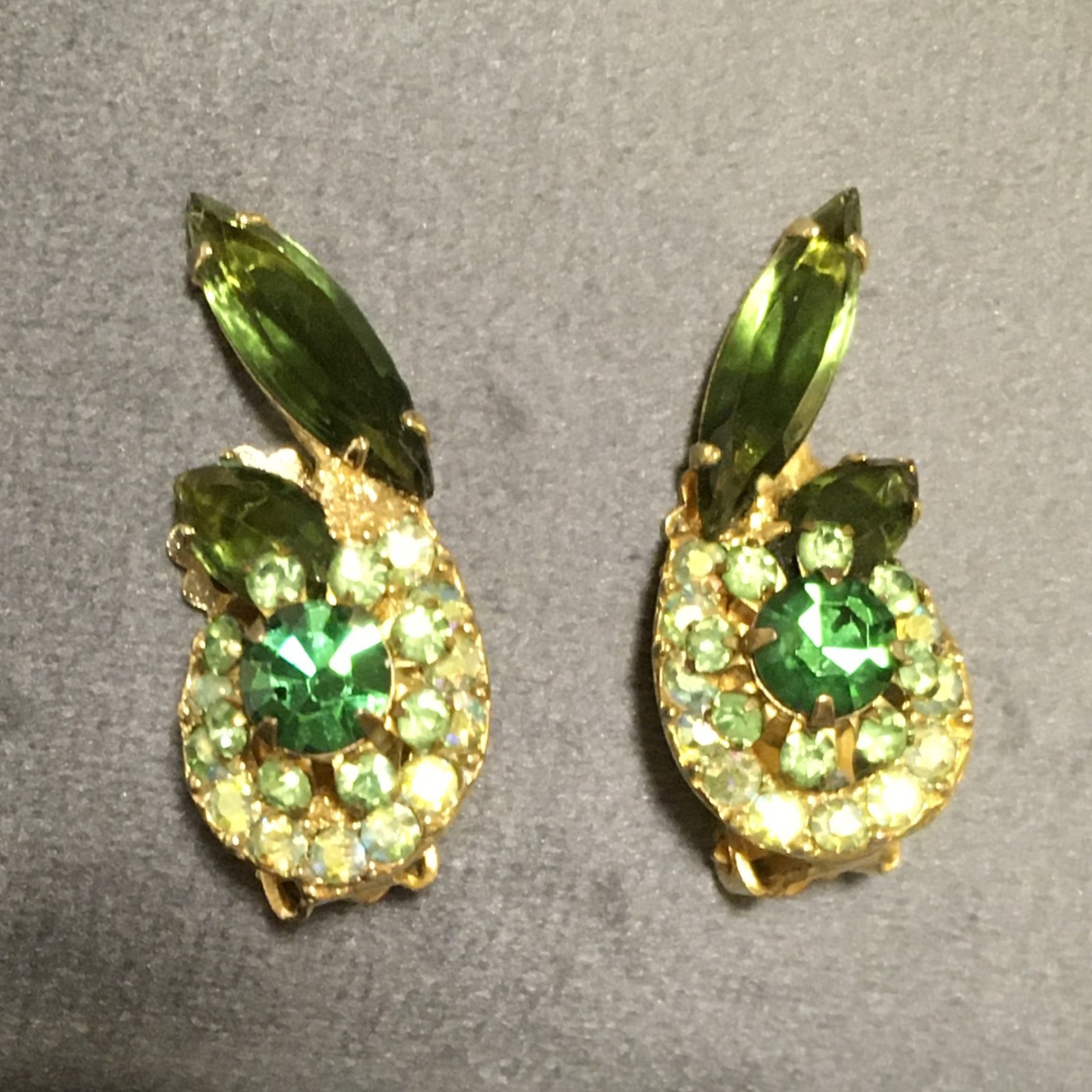 Vintage Juliana Rhinestone Clip On Earrings Green Pronged Navettes Gold Tone