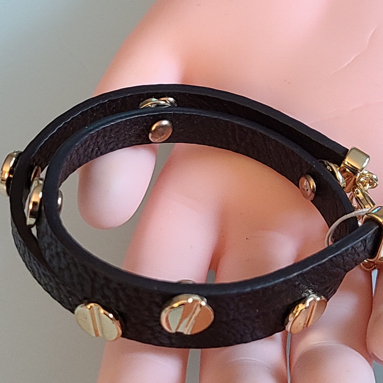 French Connection Double Wrap Bracelet Black Pebble Grain Gold Screw Studs NWT 1