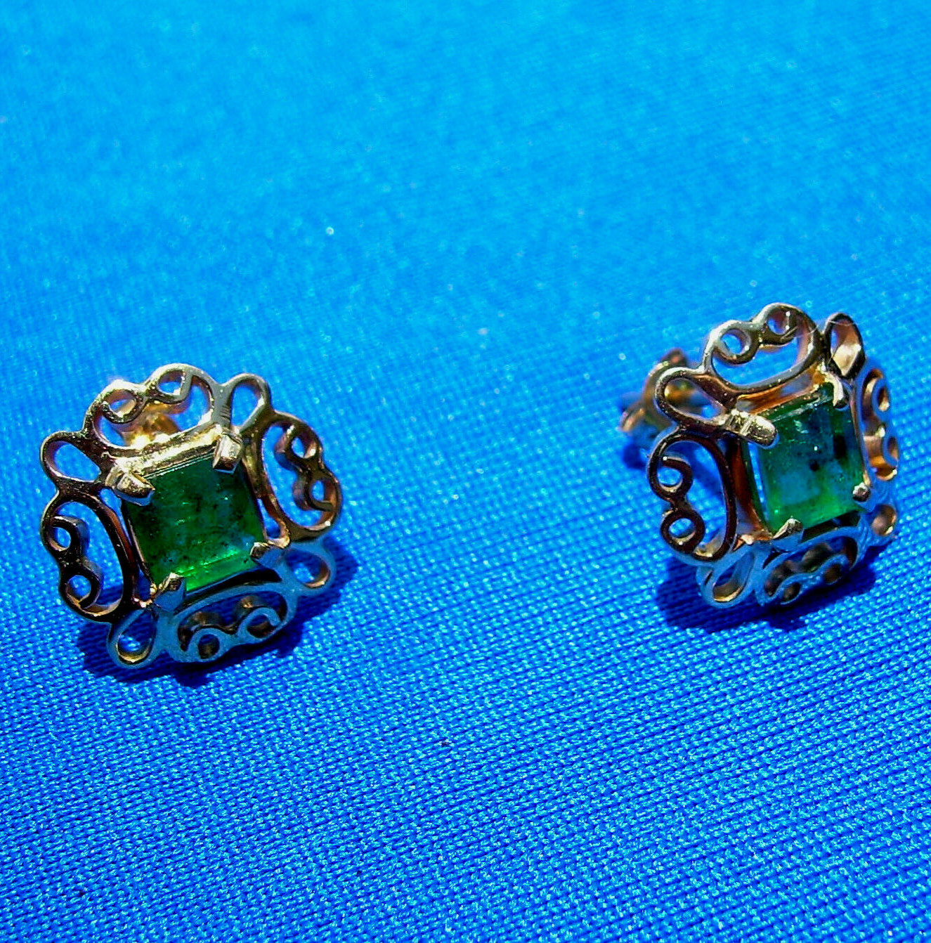 Original EARTH MINED EMERALD Deco Design Earrings Vintage Studs SOLID 14K GOLD