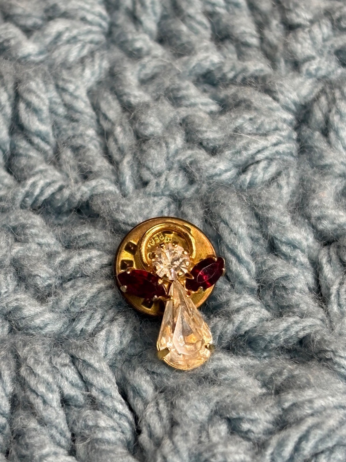 Red Clear Rhinestone Angel Lapel Tack Pin Goldtone Vintage Christmas 0.75 inch