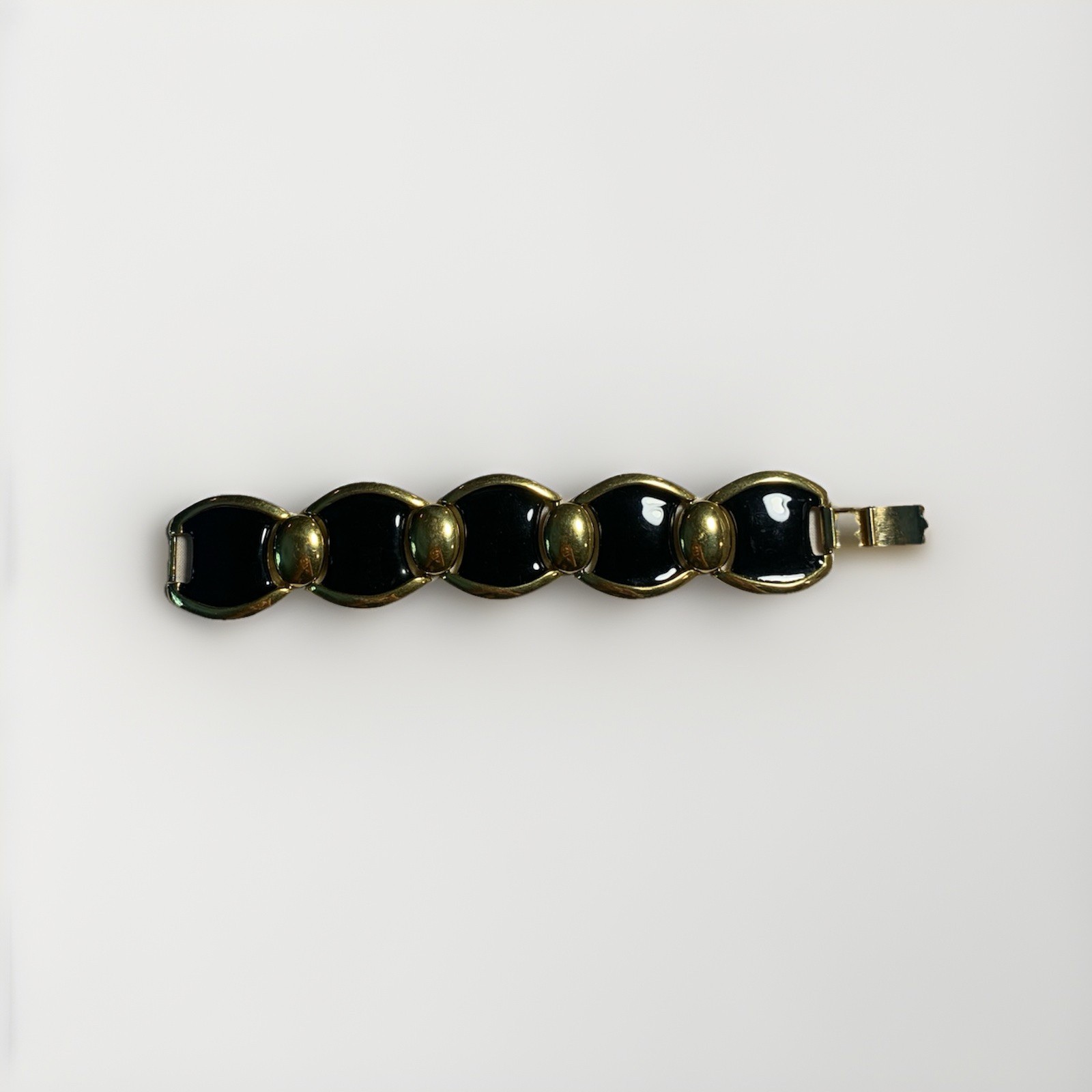 Vintage Signed Napier Black Enamel & Gold Tone Chunky Link Vintage Bracelet 8″