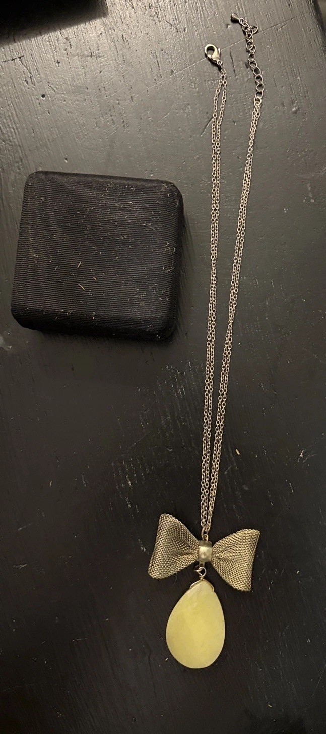 To Die For Gold Mesh Bow & Tear Drop pendant in a pale lemon texture stone, 🤩✨