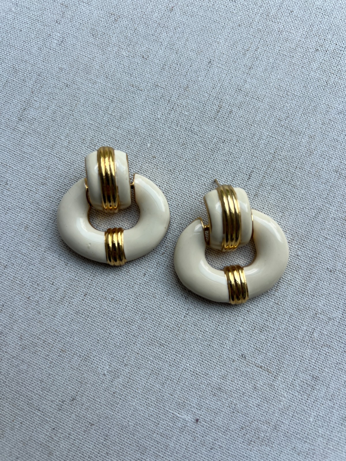 VINTAGE Erwin Pearl PEP White Enamel & Gold Tone Earrings