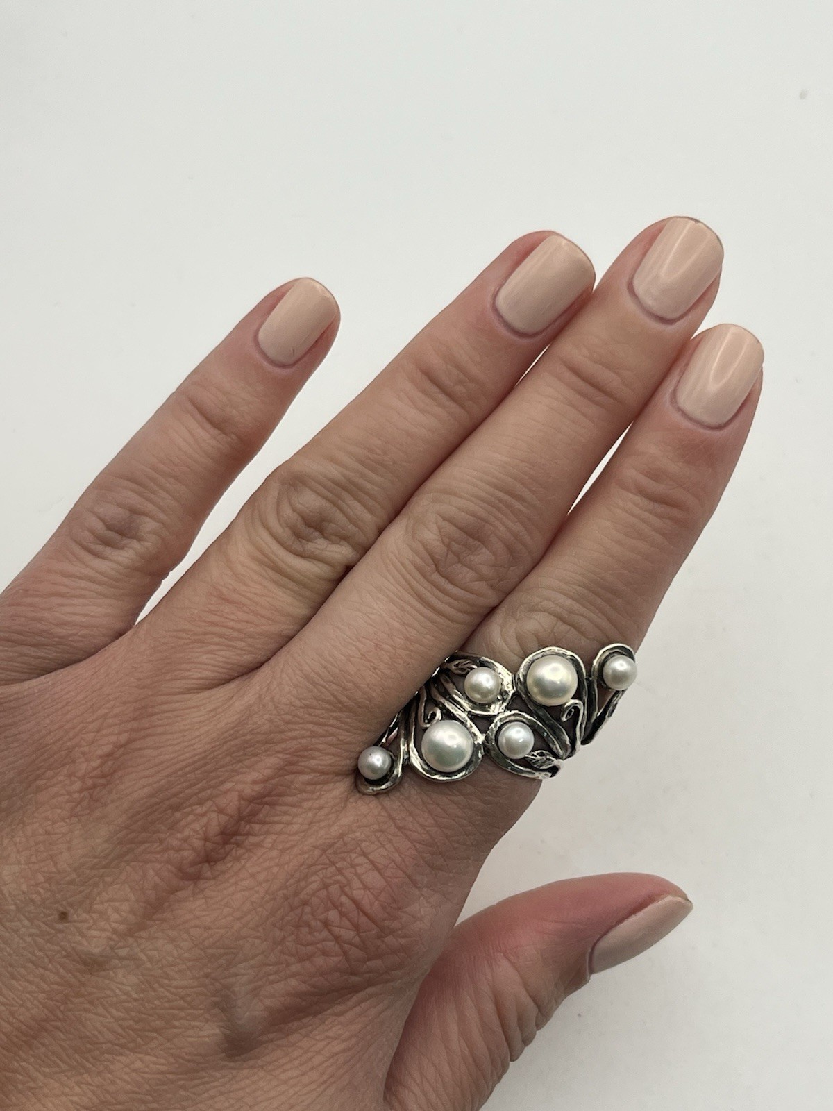 Israel sterling silver pearl elongated vine scroll design size 8 PZ vintage