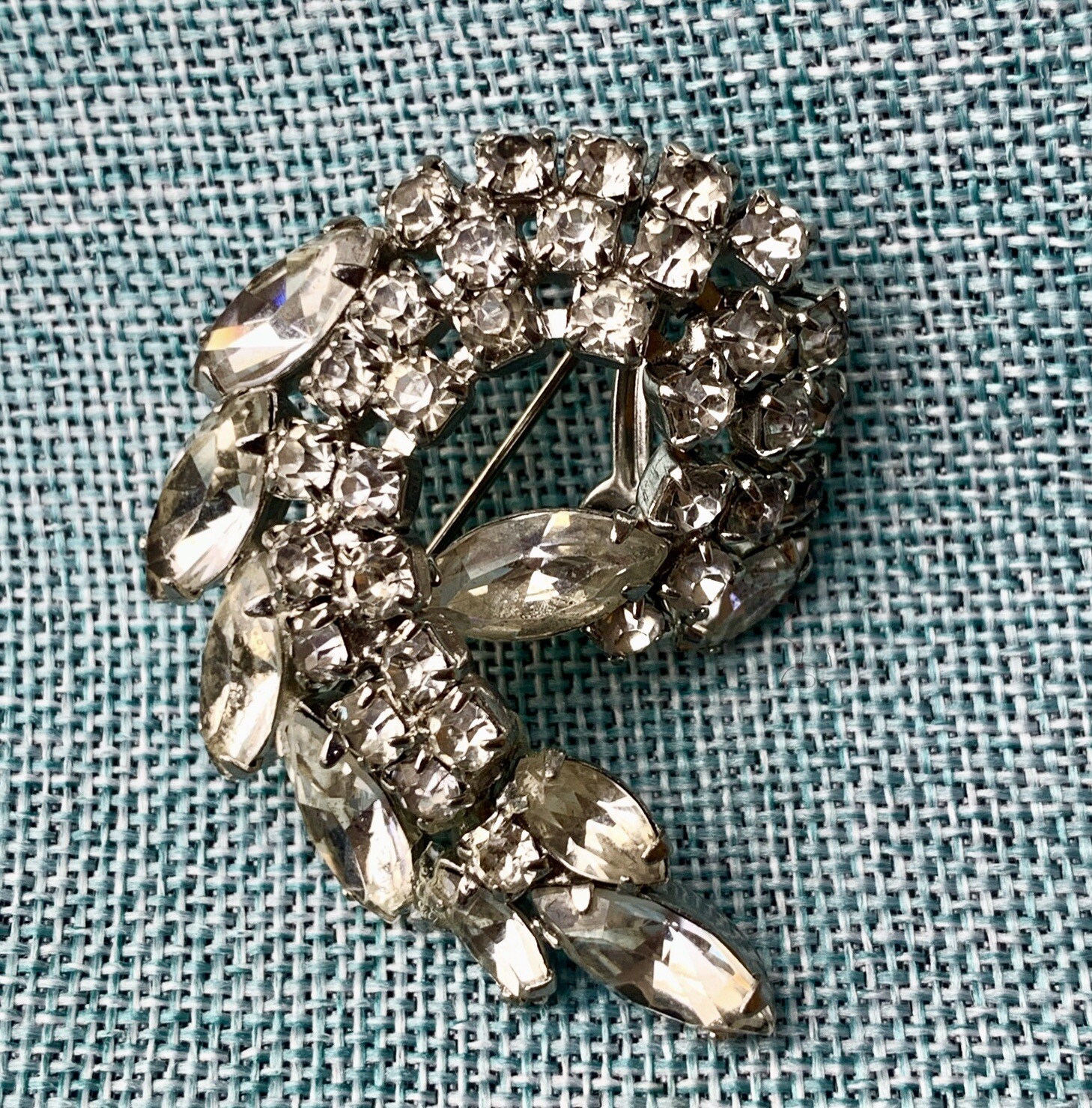 Vintage Brooch Pin Classic And Chic A Statement Piece Heirloom Weiss?