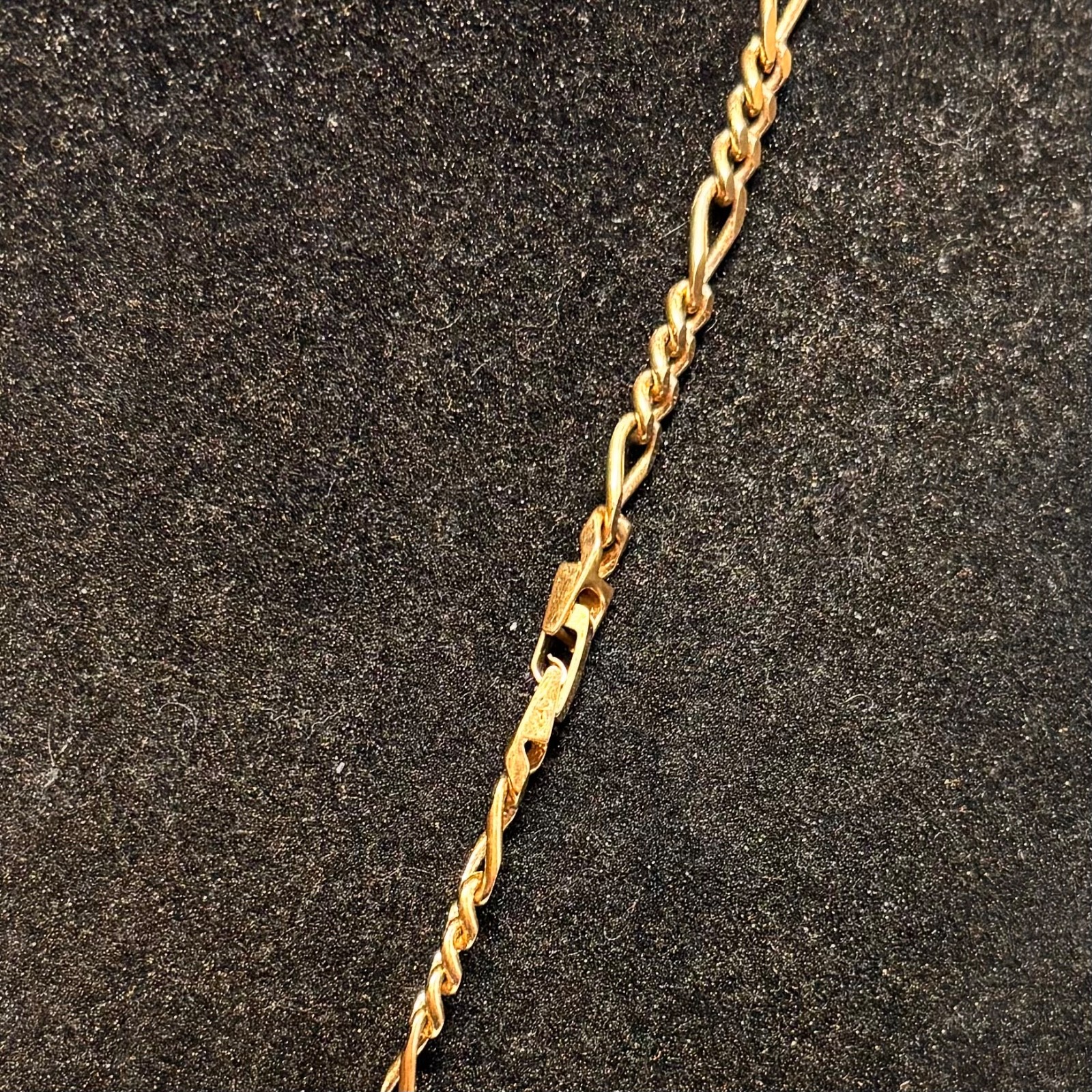 NECKLACE BRACELET SET goldtone metal figaro chain fold over clasp vintage