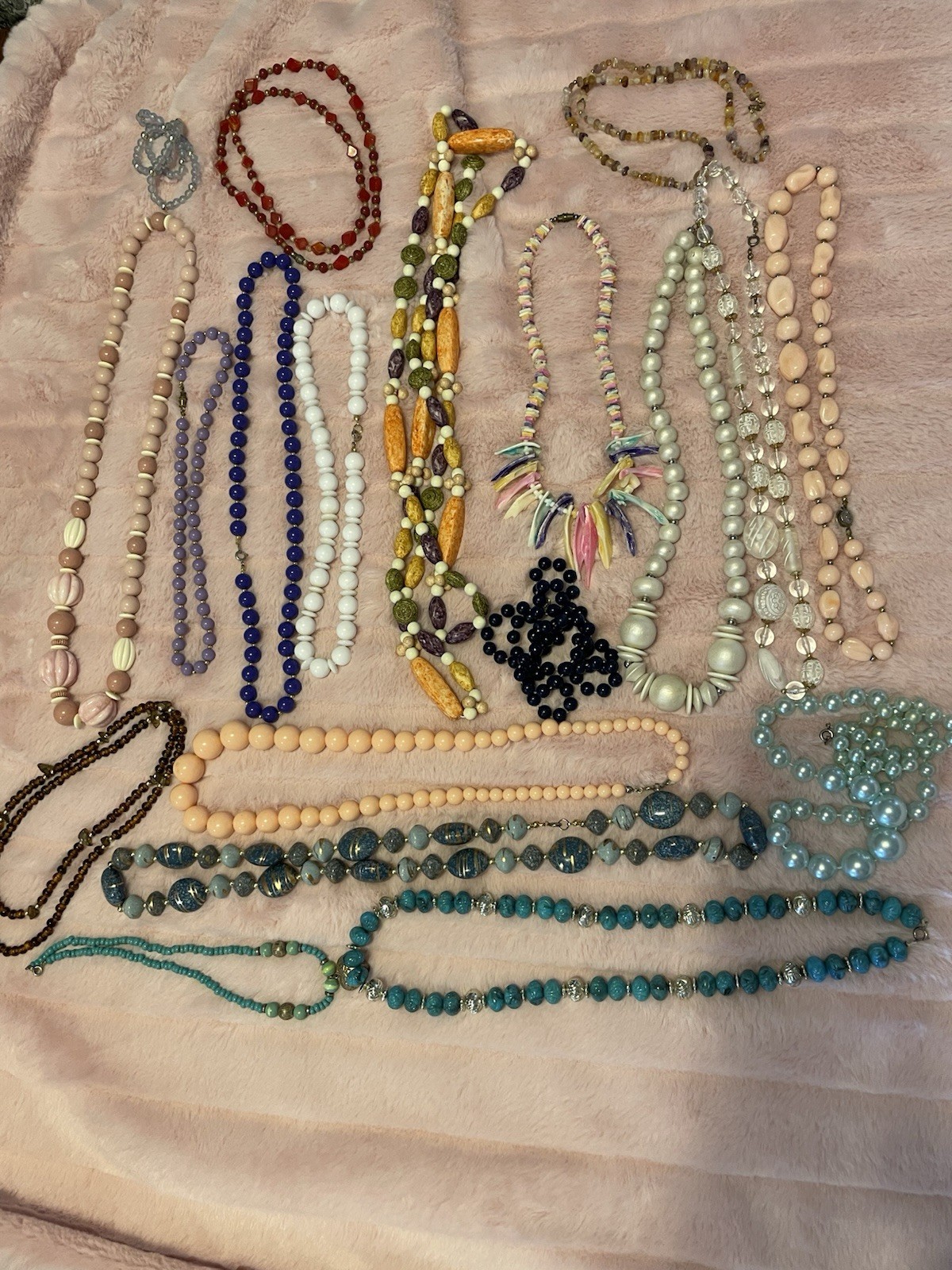 Lot Of 19 Beaded Costume Jewelry See Pictures Details/Wear