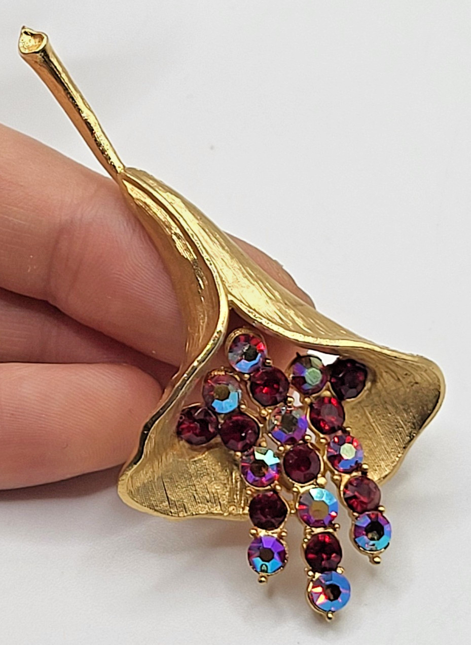 Beautiful Calla Lily Pin by Coro Jewelry w/ Red Aurora Borealis Accents 2.8in