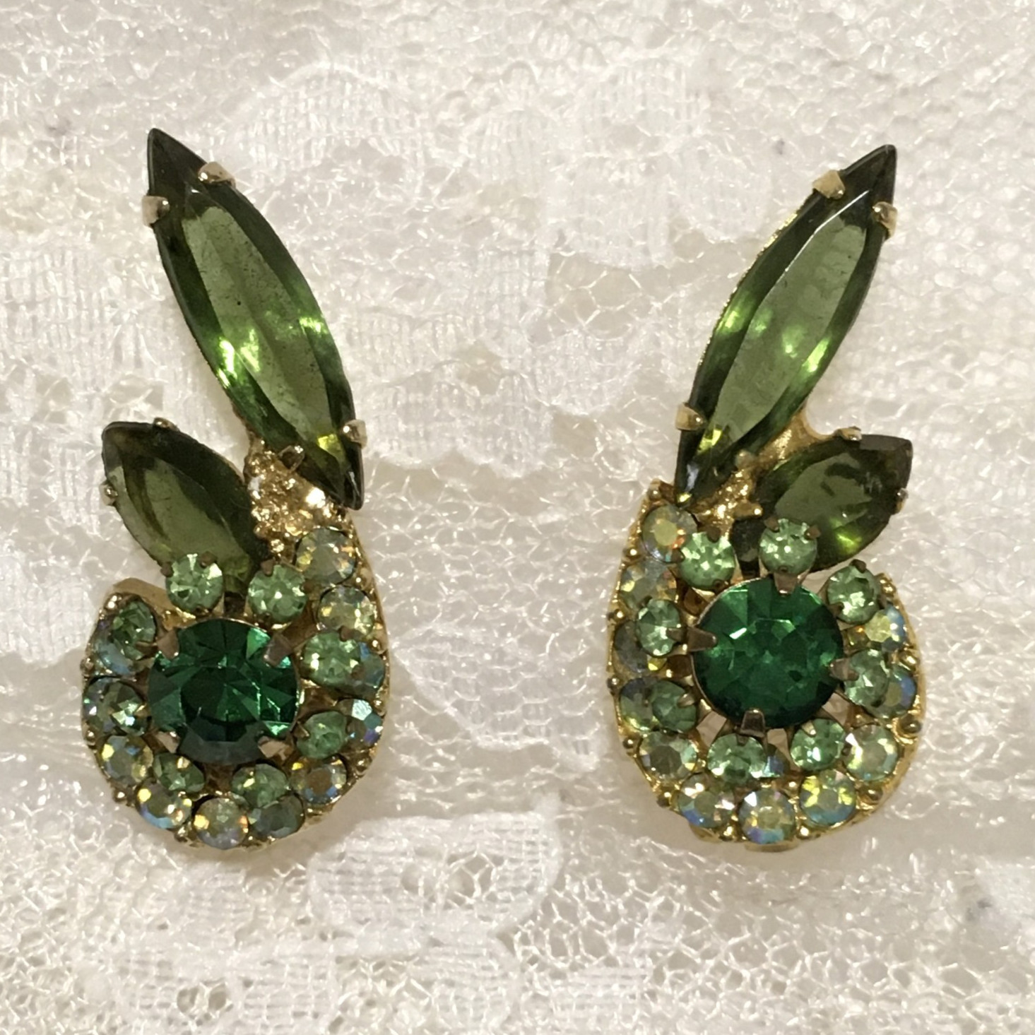 Vintage Juliana Rhinestone Clip On Earrings Green Pronged Navettes Gold Tone