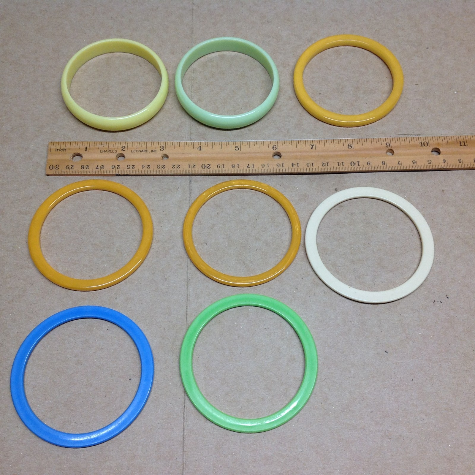 Vtg Lot of 8 Colorful Plastic, Lucite ? , Bakelite ? Stackable Bangle Bracelets