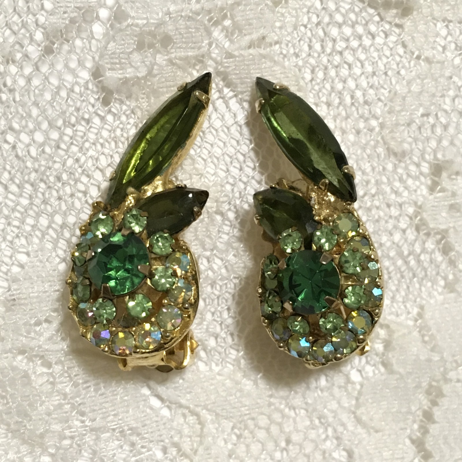 Vintage Juliana Rhinestone Clip On Earrings Green Pronged Navettes Gold Tone
