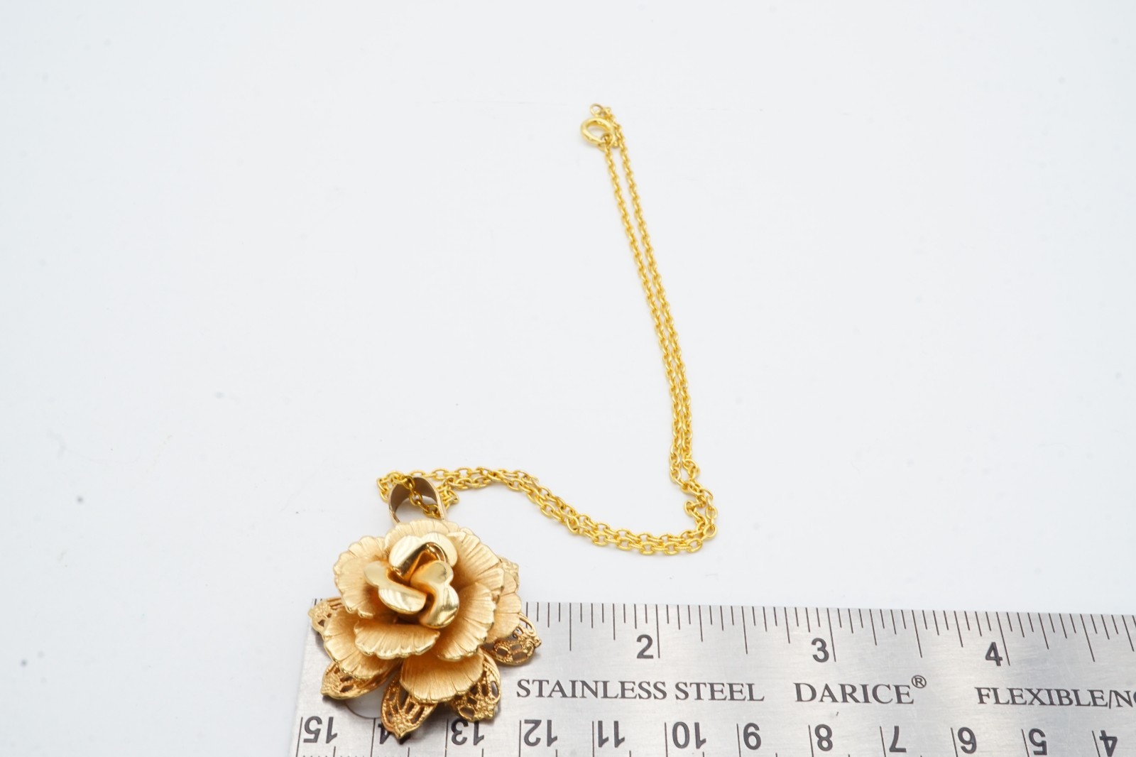 Vintage Giovanni Necklace Gold Tone Rose Flower 15″