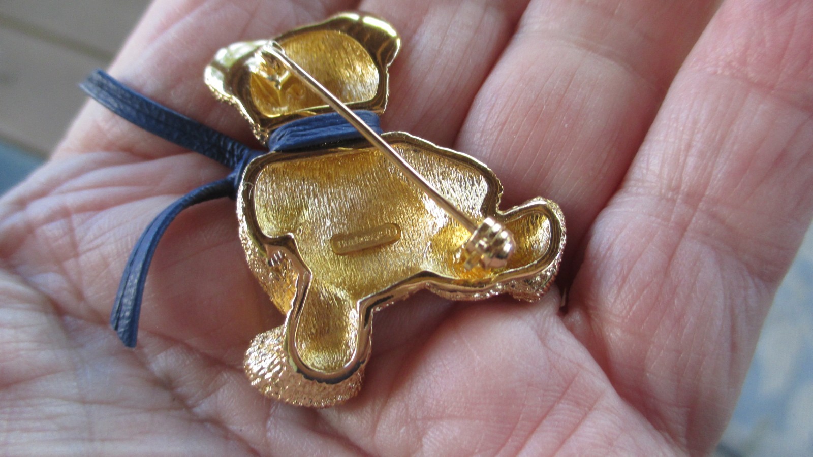BURBERRY’S TEDDY BEAR BROOCH BLUE LEATHER SCARF VINTAGE UNITED KINGDOM