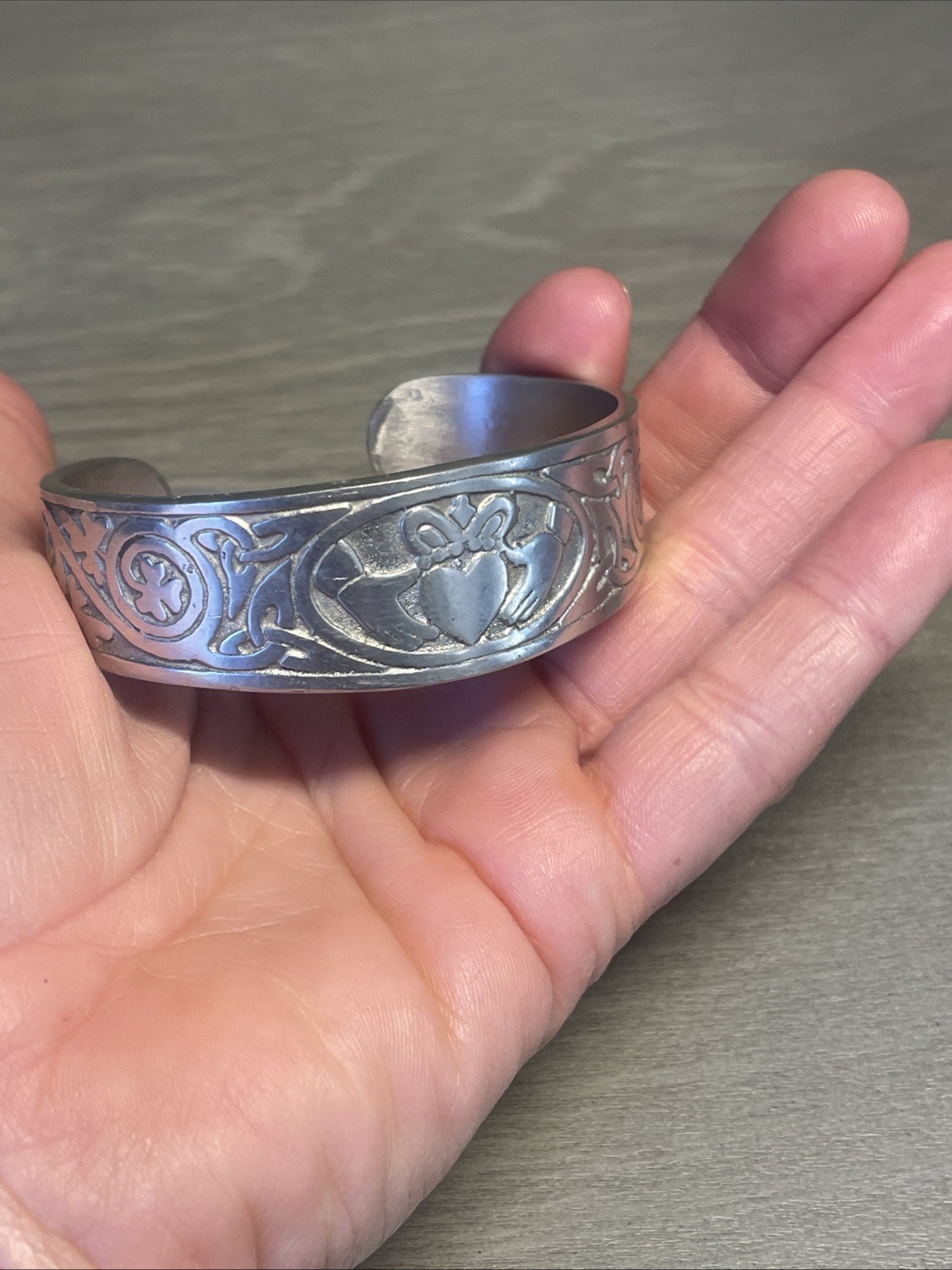 Silver Pewter Scottish Celtic Claddagh Clover Heart Hands Cuff Bracelet Gift