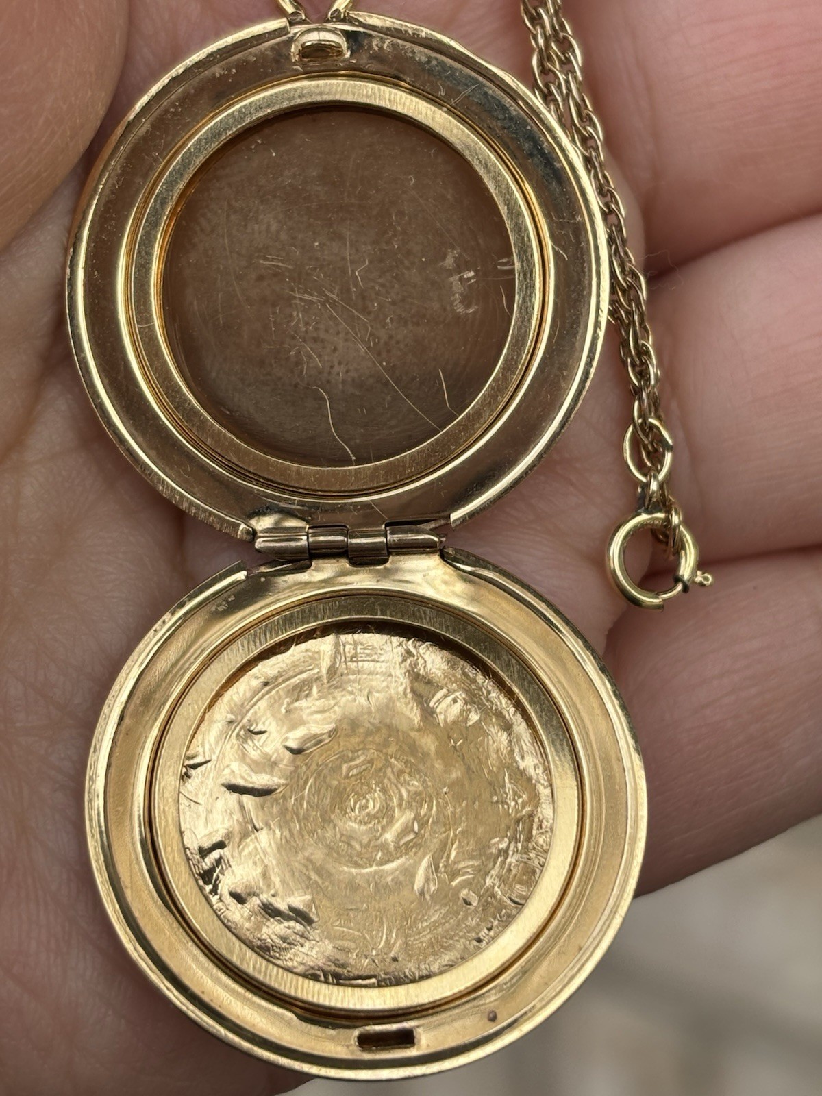 Victorian Floral Round Engraved Locket Necklace 18” Chain Gift for Her