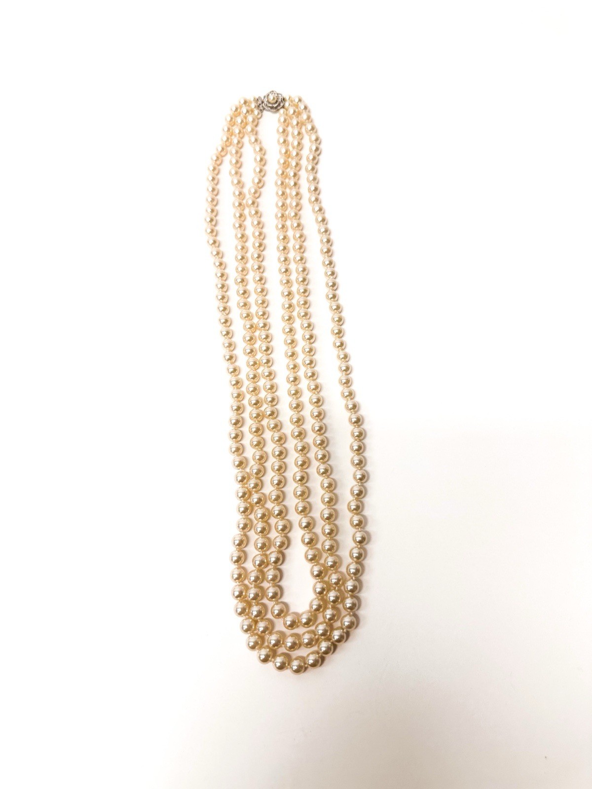 CAMROSE & KROSS JBK TRIPLE STRAND PEARL NECKLACE WITH FLOWER CLASP 27 INCHES