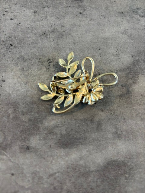 Vintage Gold Tone Flower with Leaves Brooch Pin