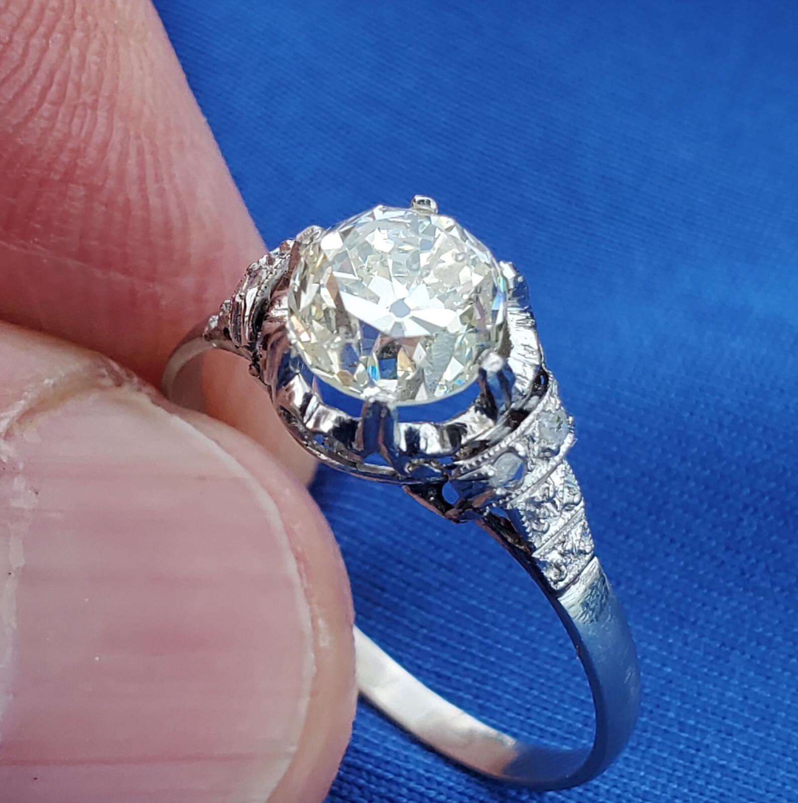 Original EARTH MINED DIAMOND Cushion cut Deco Engagement Ring PLATINUM Solitare