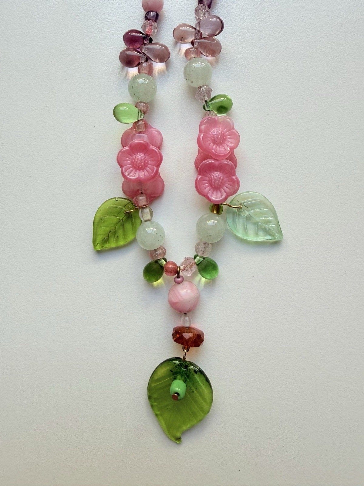 Vintage Czech Molded Glass Flower Bead Necklace (3353)
