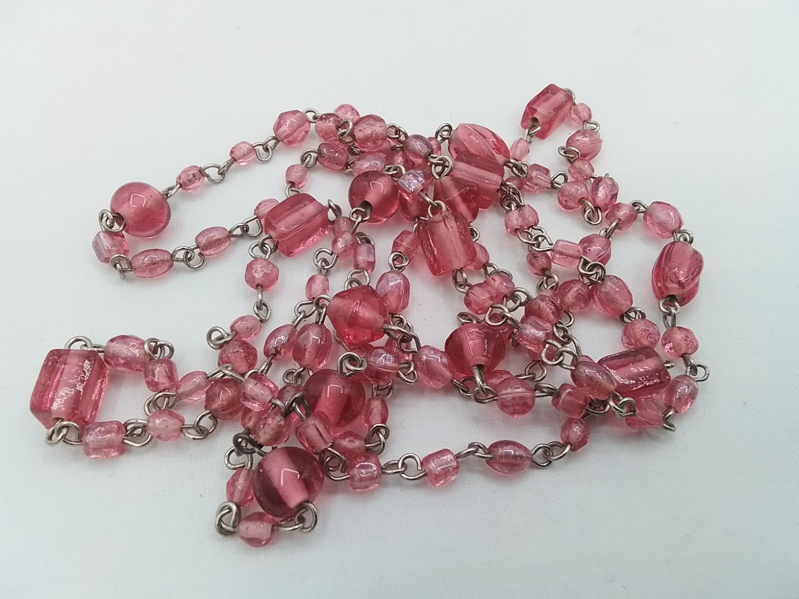 46″ PINK ART GLASS VINTAGE ESTATE NECKLACE CUBE & ROUND SHAPE BEADS CHAIN LINKED
